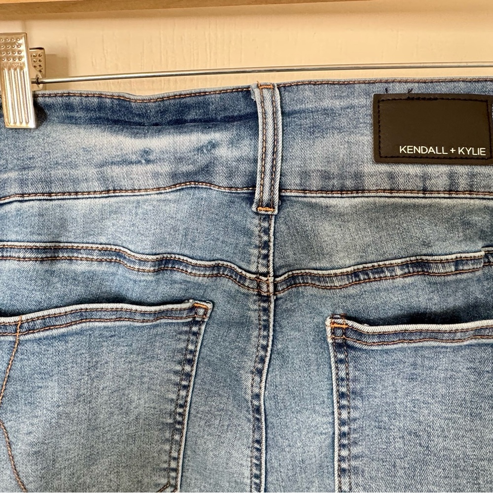 Kendall + Kylie ‘The Ultra Babe Skinny’ Distressed Blue Jeans Size 11/30 - Picture 14 of 14